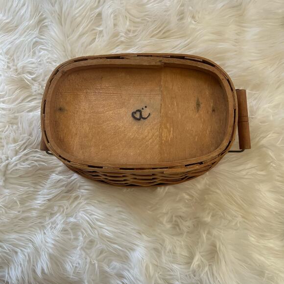 70s 80s Vintage Ozarks farmhouse woven wicker apple basket with carrying handles - Picture 9 of 10